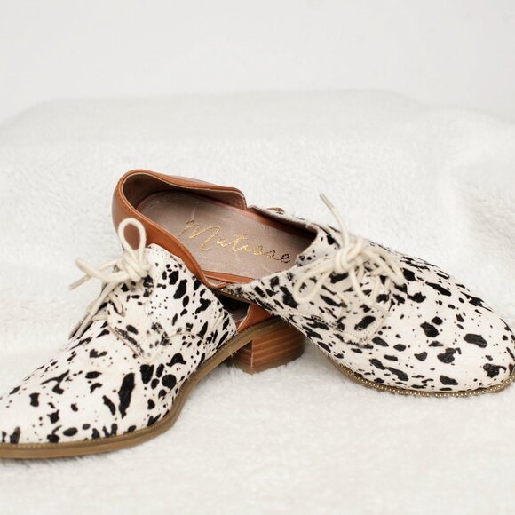 Matisse Quake Oxford's Cowhide Dalmatian Pattern Cutout Leather Heel - Picture 3 of 7